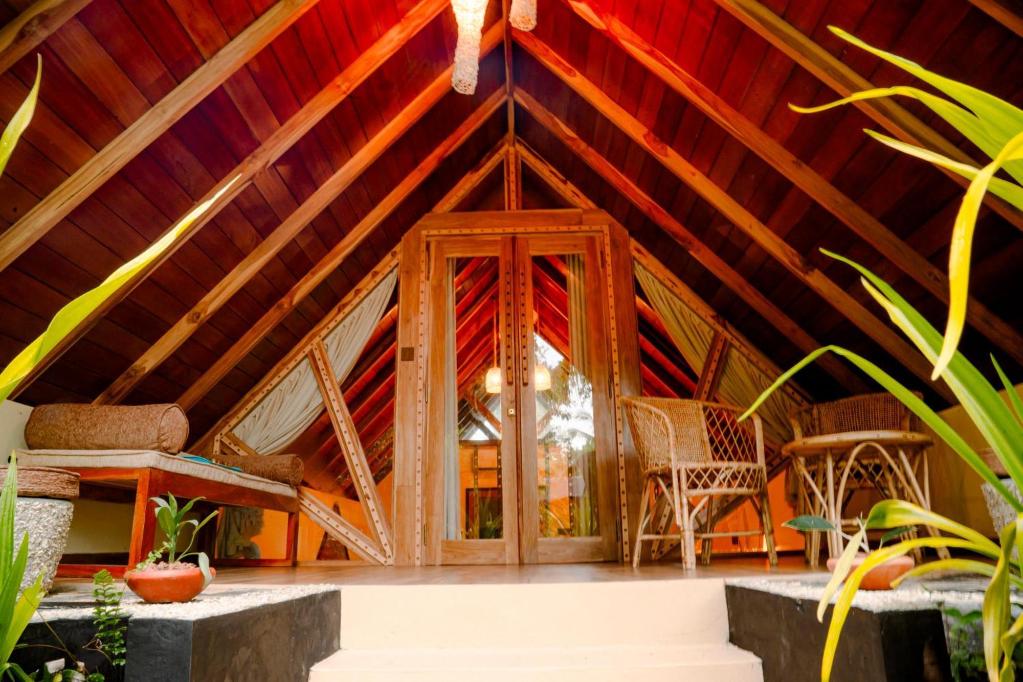 The Triangle Tangalle Exterior photo